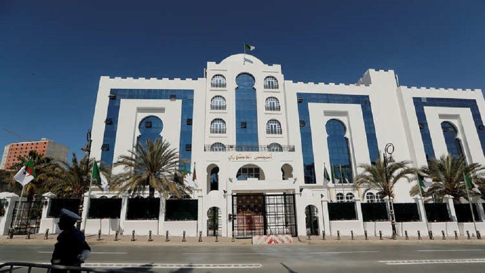 المجلس الدستوري الجزائري يعلن تسلم ملفي مرشحين للانتخابات الرئاسية المقبلة