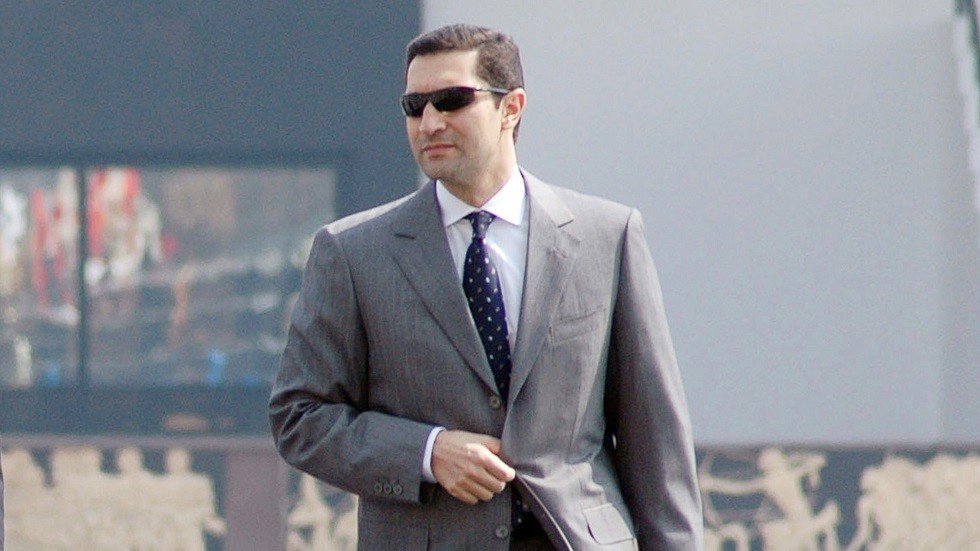 علاء مبارك: 