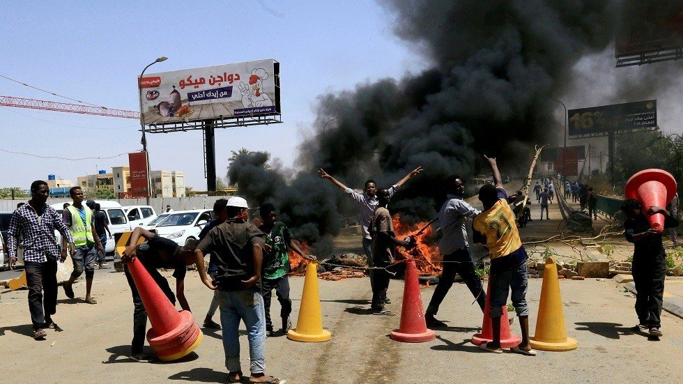 نقابات السودان تؤيد المجلس العسكري وترفض دعوة 