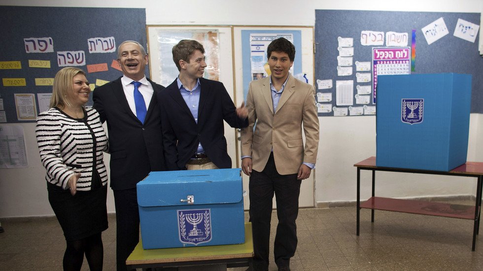 نجل نتنياهو: يا أعزائي العرب والمسلمين ابدأوا من هنا!