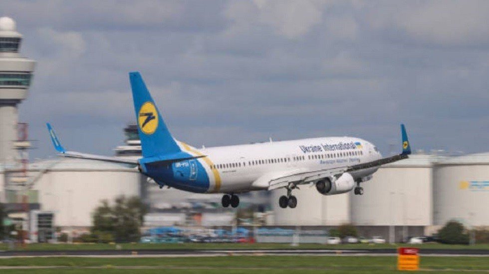 طائرة أوكرانية تقلع و