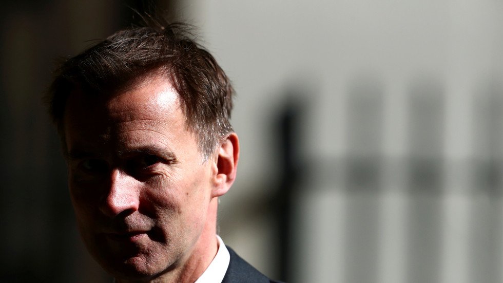 هانت: خروج بريطانيا من الاتحاد بلا اتفاق "انتحار سياسي"