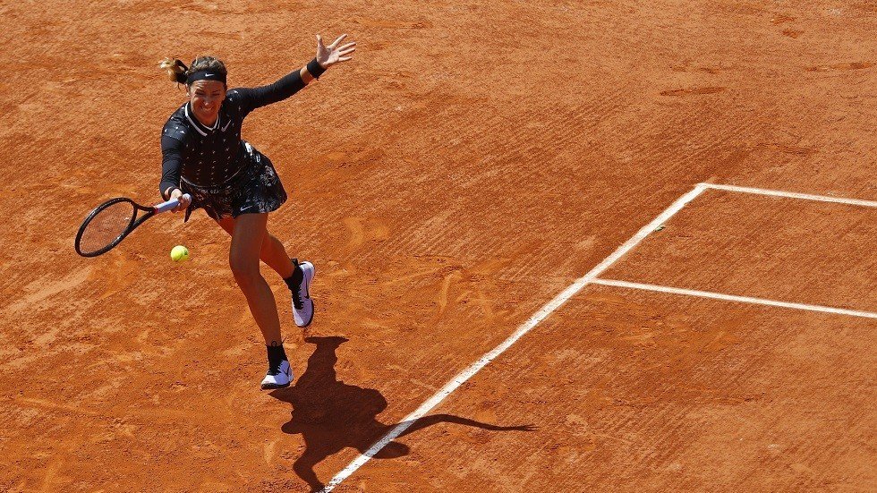 بداية صعبة لأزارينكا في "رولان غاروس" (فيديو)