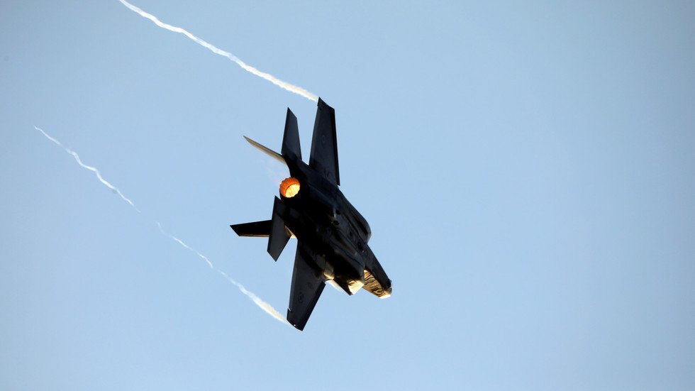 واشنطن قد تتخلى عن تدريب الطيارين الأتراك على مقاتلات 