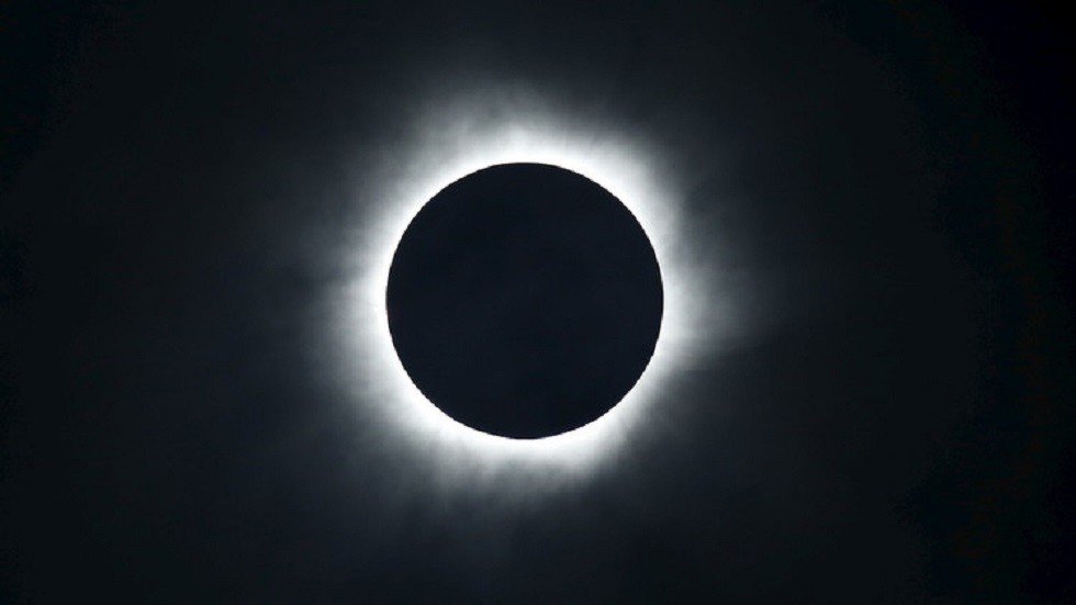 الأرض تشهد كسوفا كليا للشمس في غضون أسابيع