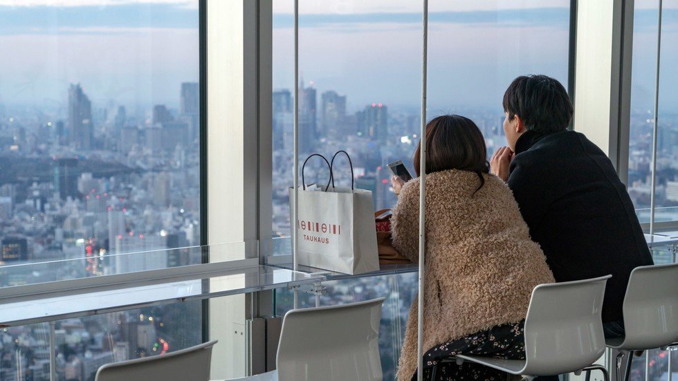 هل تفكر بالهجرة؟.. قائمة الدول التي تقدم أفضل المغريات والفرص