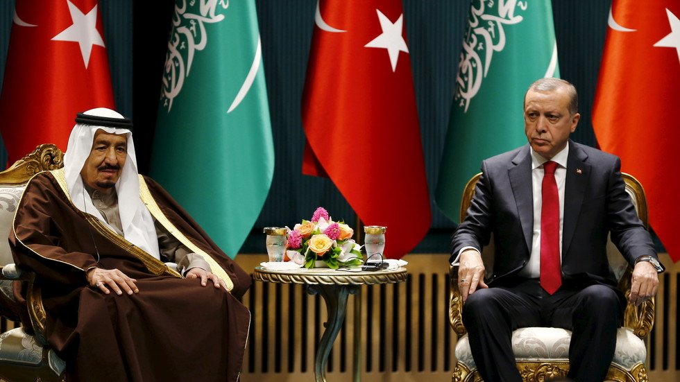 أنقرة: أردوغان أوضح للملك سلمان هدف القاعدة التركية في قطر