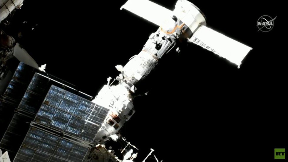 خروج رائدي الفضاء من المحطة الدولية إلى الفضاء المفتوح