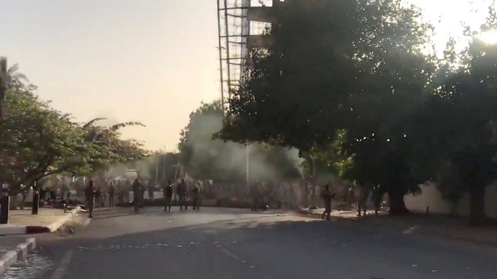 السودان.. قتيل وجرحى نتيجة تبادل لإطلاق النار بمحيط ساحة الاعتصام بالخرطوم