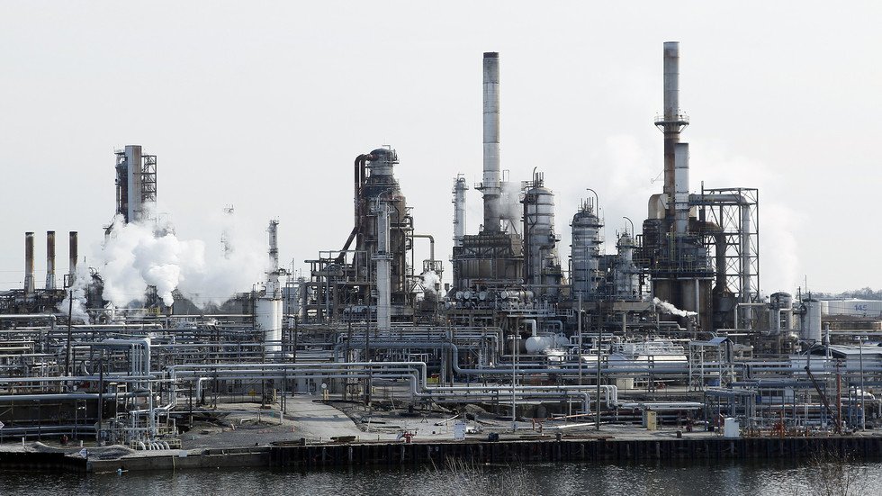 لأول مرة منذ 8 مارس.. هبوط سعر"برنت" لأقل من 65 دولارا