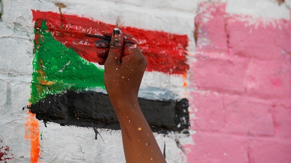 السلطات السودانية تغلق مكتب قناة الجزيرة القطرية وتسحب ترخيص عملها