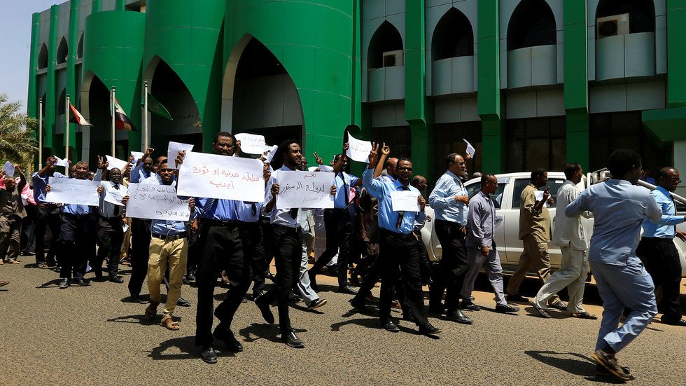 المجلس العسكري الانتقالي بالسودان: ميدان الاعتصام يمثل خطرا على البلد والثوار
