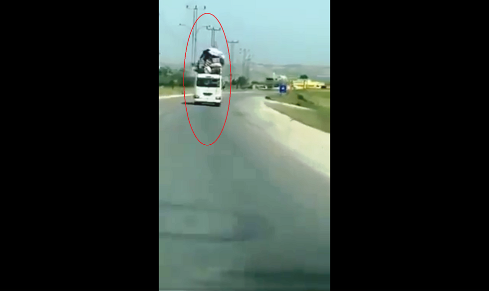 شاهد.. سائق أردني يقود حافلة عمومية بشكل متهور