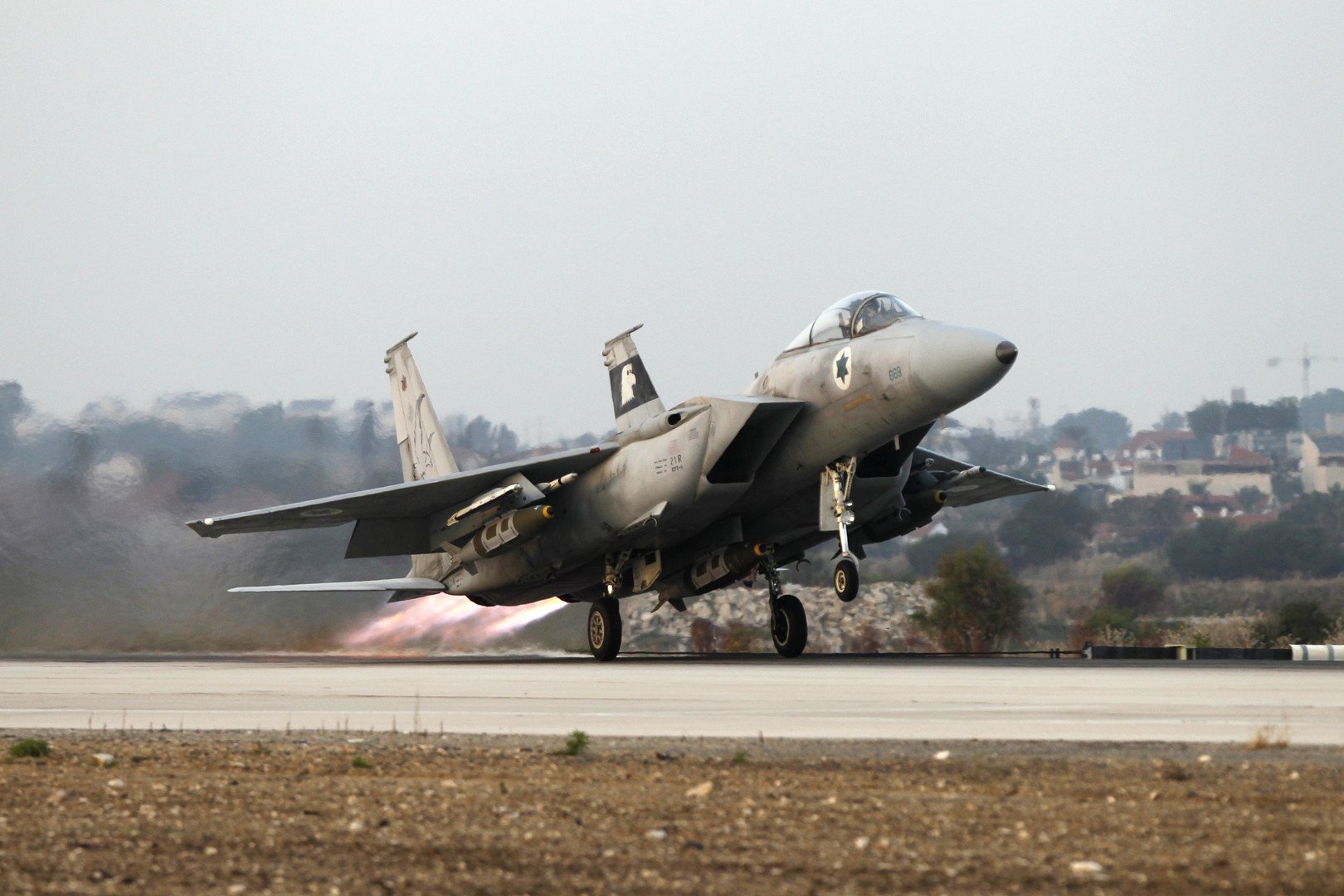 الطيران الإسرائيلي يقصف مواقع في غزة