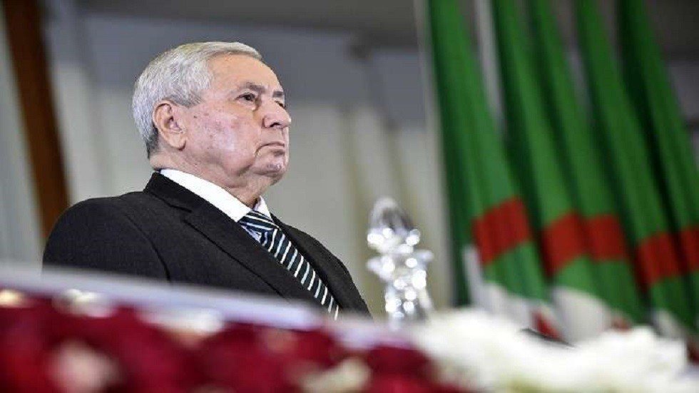 الرئيس الجزائري المؤقت ينهي مهام ثلاثة مسؤولين بارزين بينهم اثنان في القصر الرئاسي