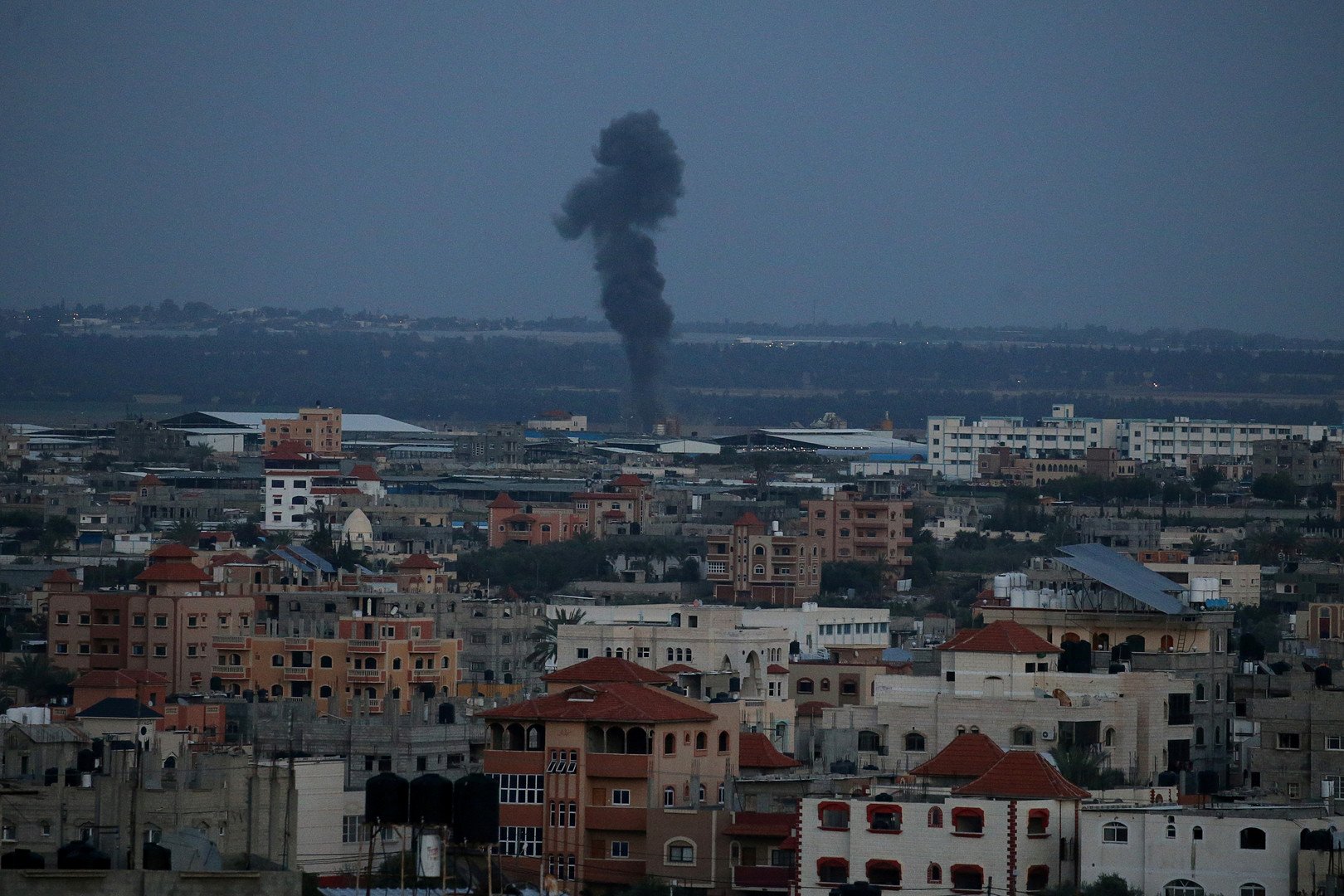 قصف إسرائيلي يستهدف مواقع في قطاع غزة ويخلف قتلى وجرحى