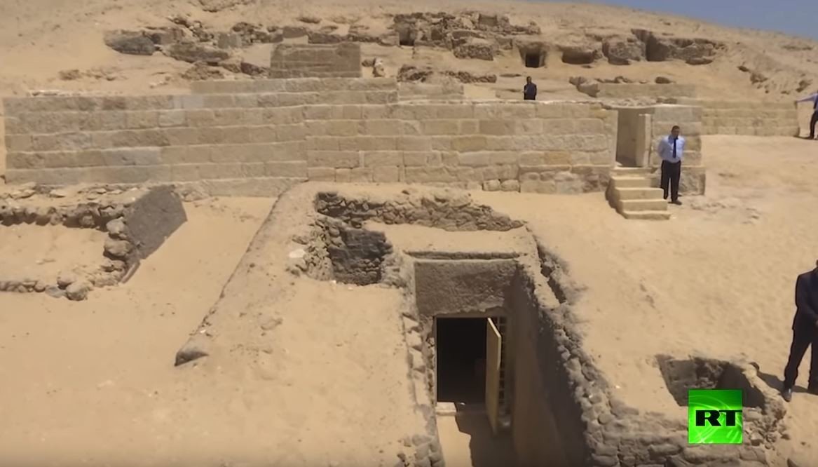 اكتشاف مقبرة تعود إلى الأسرة الفرعونية الخامسة 