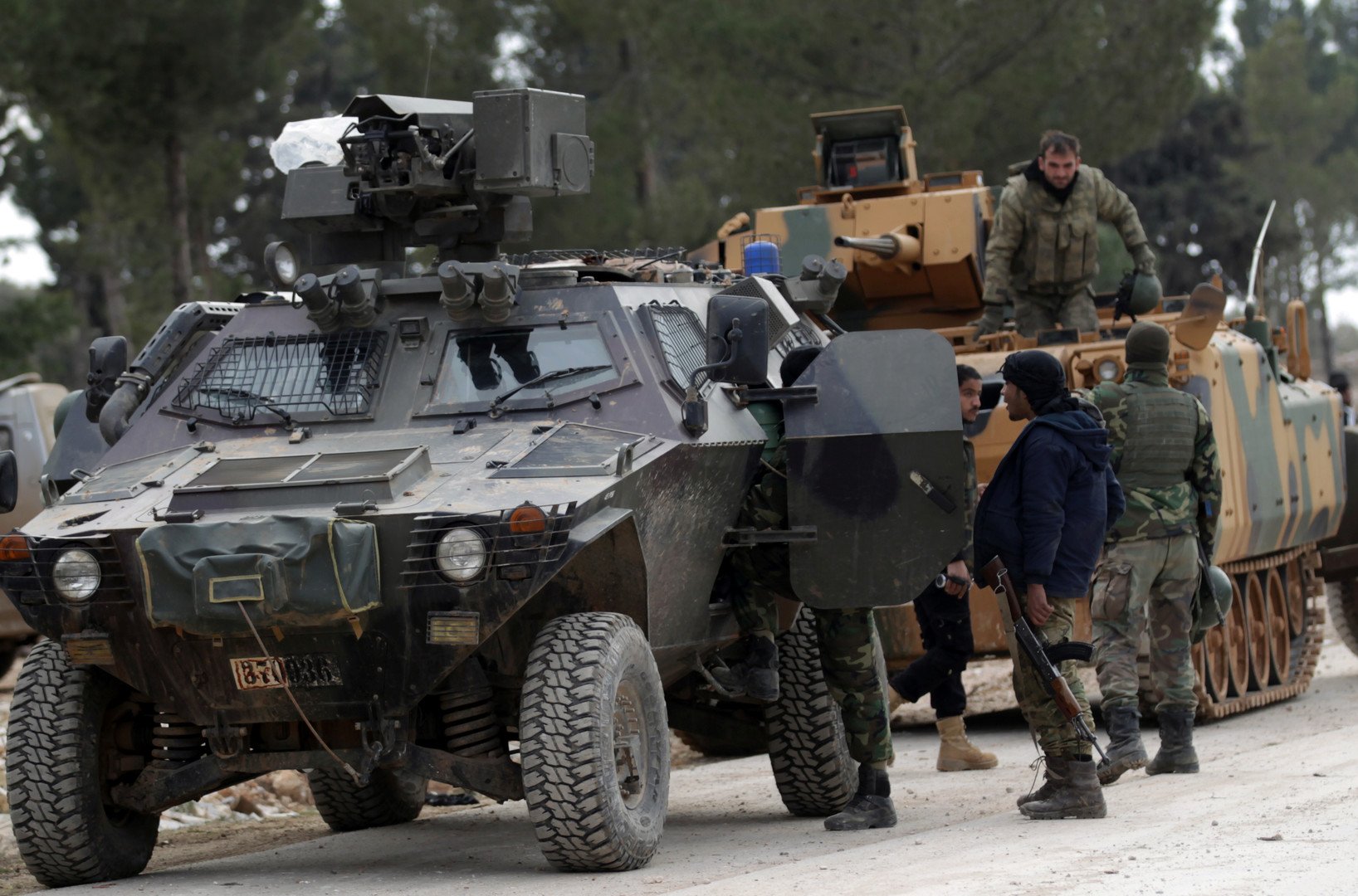 أنقرة: قوات الأسد وجهت ضربة لموقع قرب نقطة للجيش التركي في إدلب