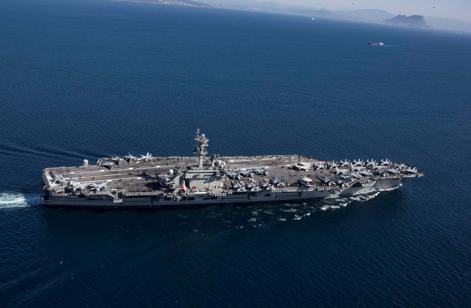 واشنطن ترسل حاملة طائرات ومجموعة سفن ضاربة إلى الخليج لردع إيران