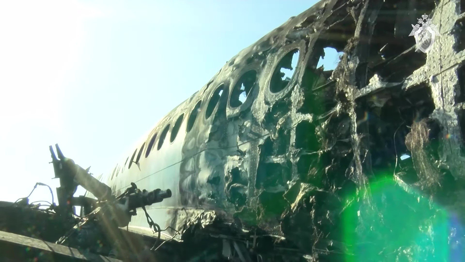 شاهد.. الطائرة المنكوبة في مطار شيريميتيفو بعد الكارثة
