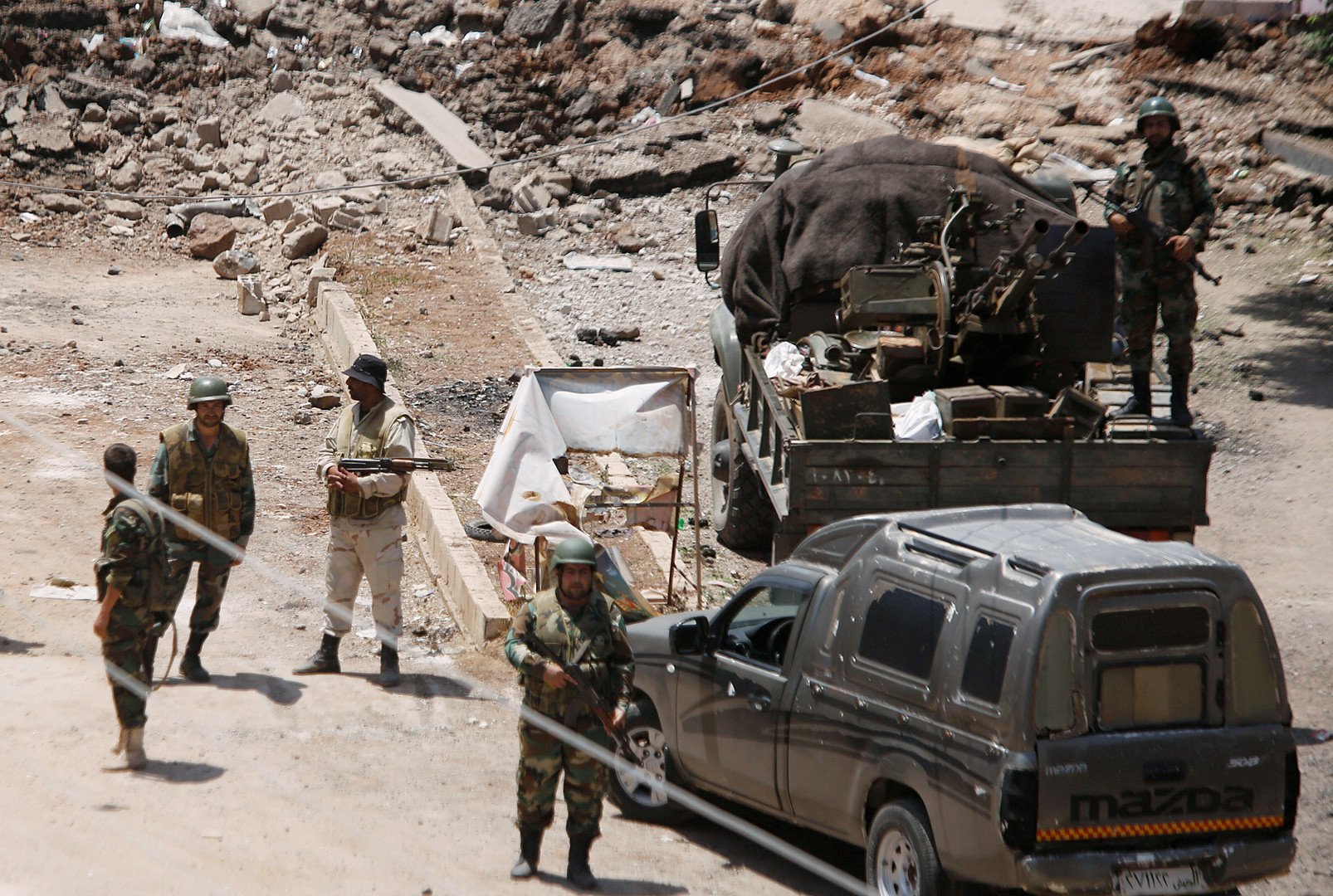 الجيش السوري يدمر مواقع لإرهابيي 