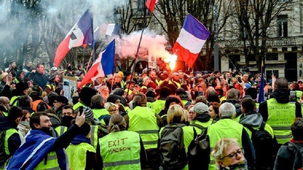فرنسا.. مواجهات بين الشرطة والمحتجين في الأسبوع الـ26 لحراك 