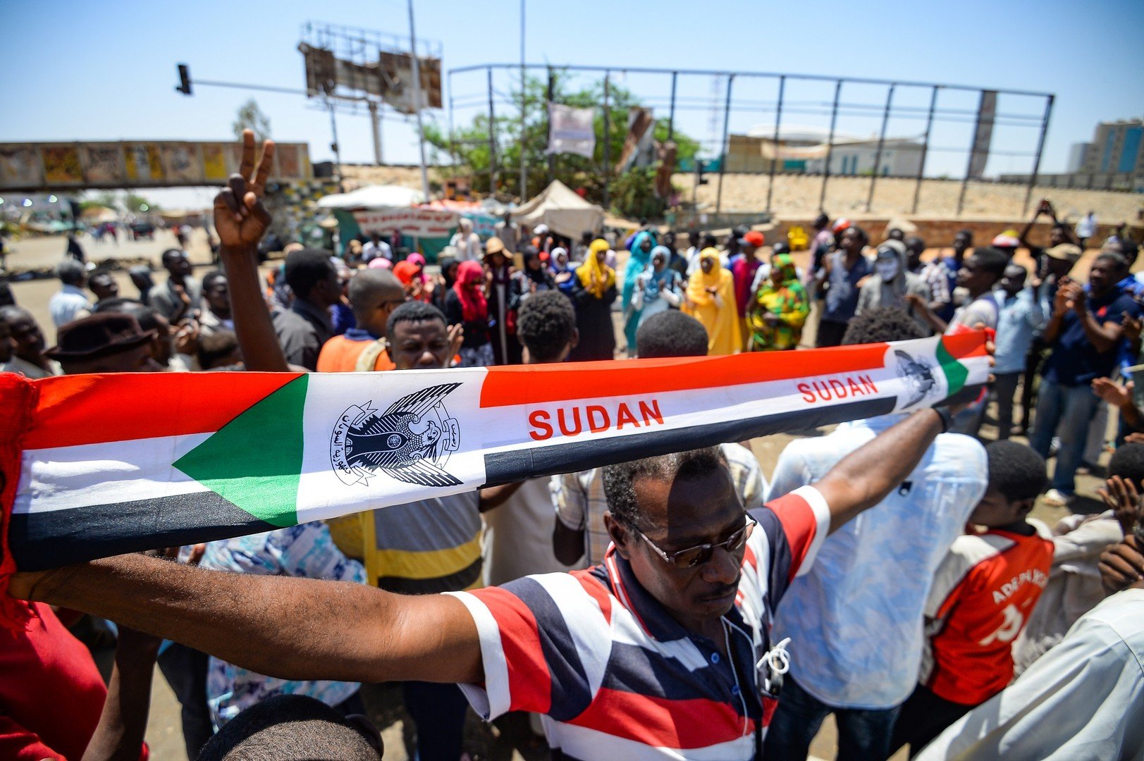 استئناف المحادثات بين القادة العسكريين والمحتجين في السودان
