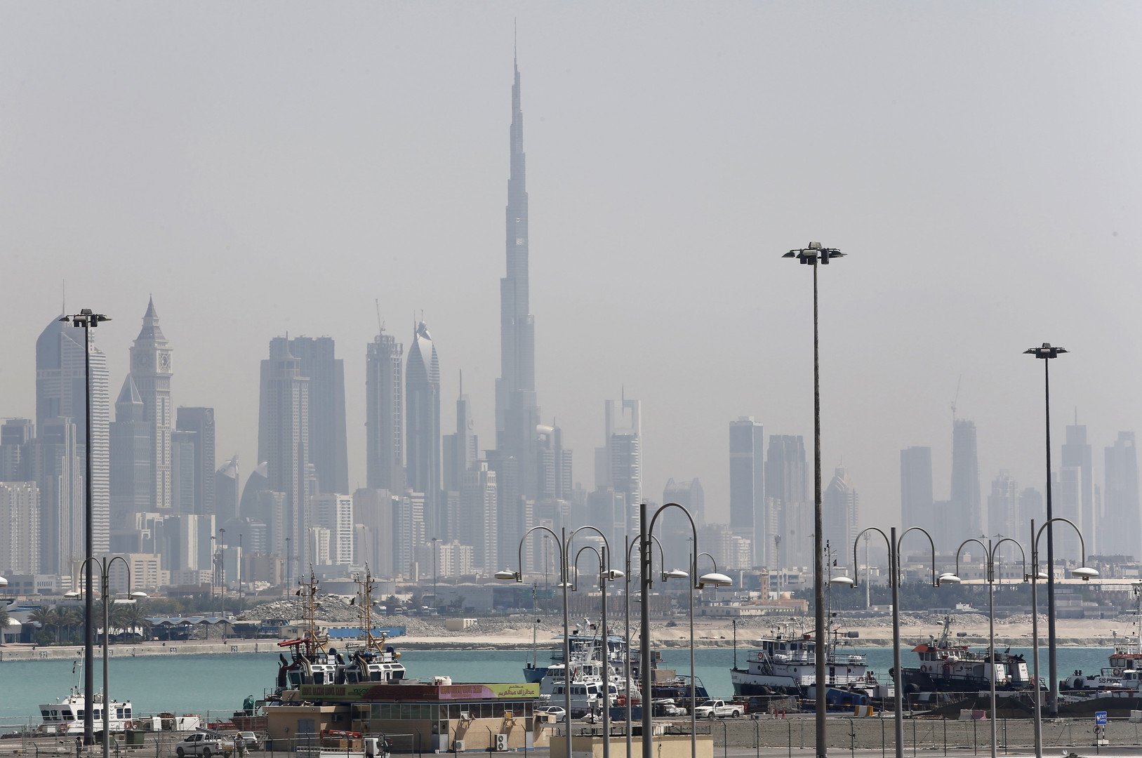 رويترز تنقل عن مصادر محلية وغربية ما حدث في الإمارات بعد استهداف ناقلات النفط
