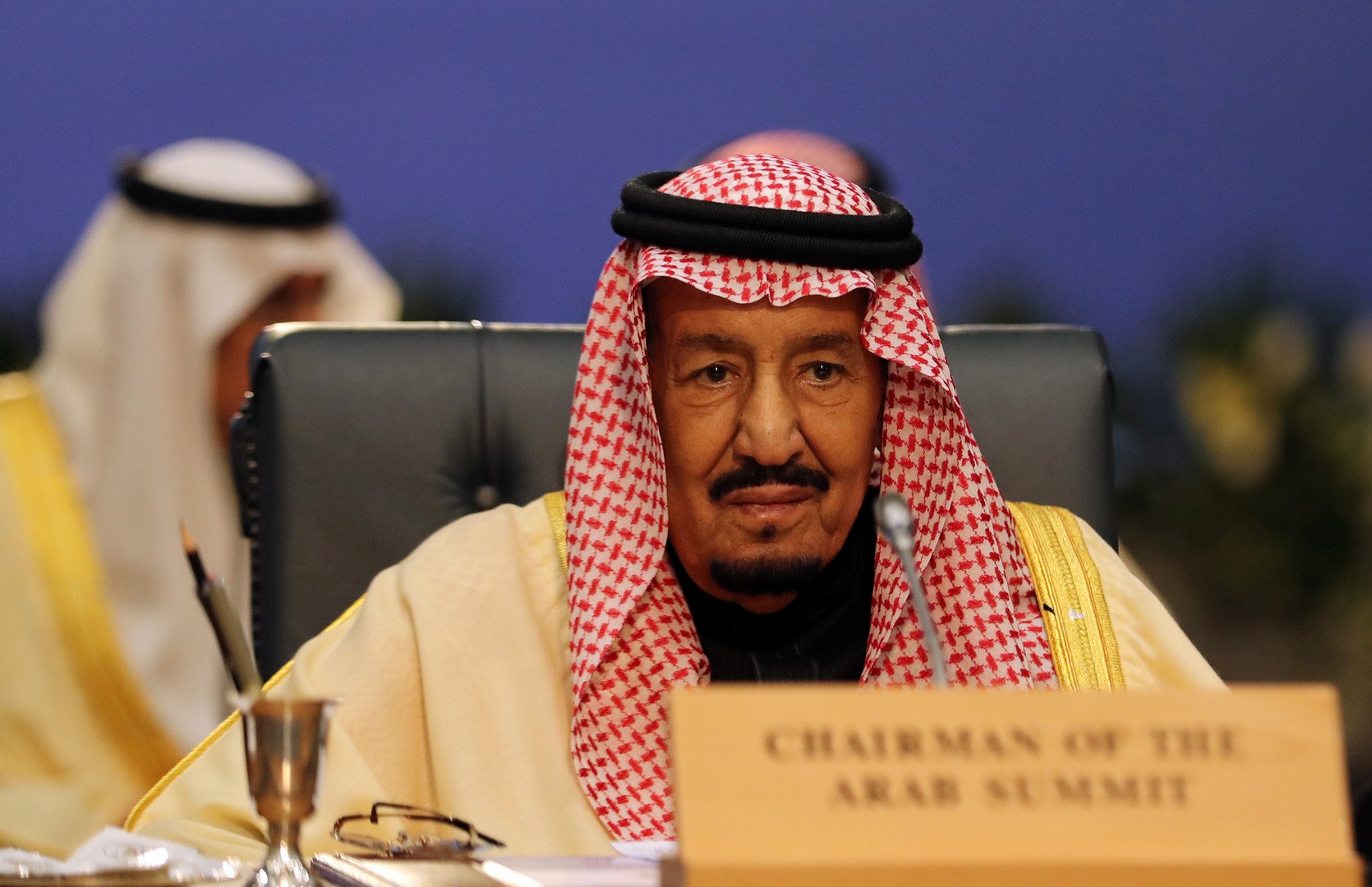 الملك سلمان يدعو لعقد قمتين عربية وخليجية طارئتين في مكة