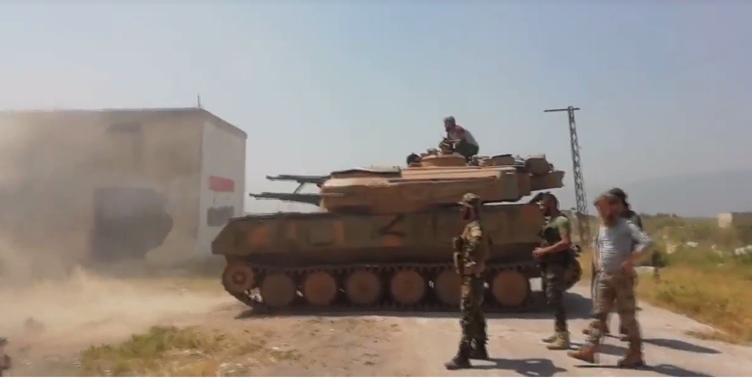 اشتباكات عنيفة بين الجيش السوري والمسلحين بريف حماة الشمالي وريف إدلب الجنوبي