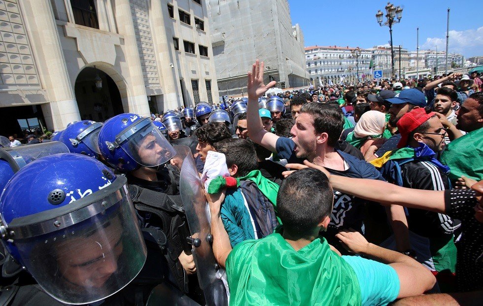 مسيرات طلابية في الجزائر وسط إجراءات أمنية مشددة