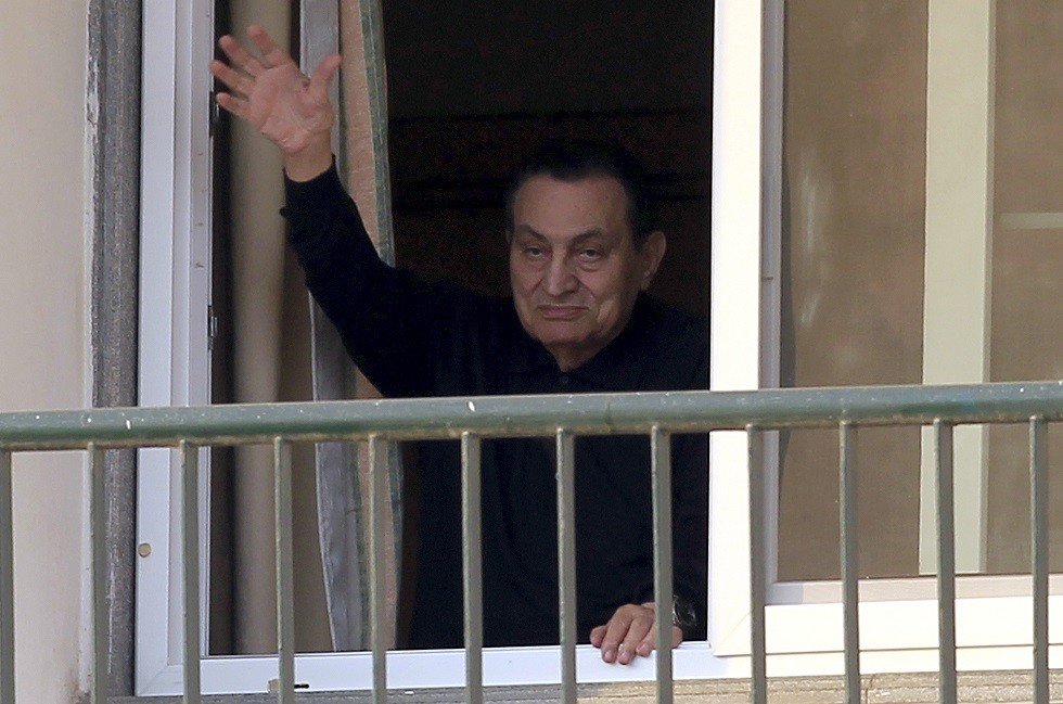 مبارك يكشف النقاب عن 
