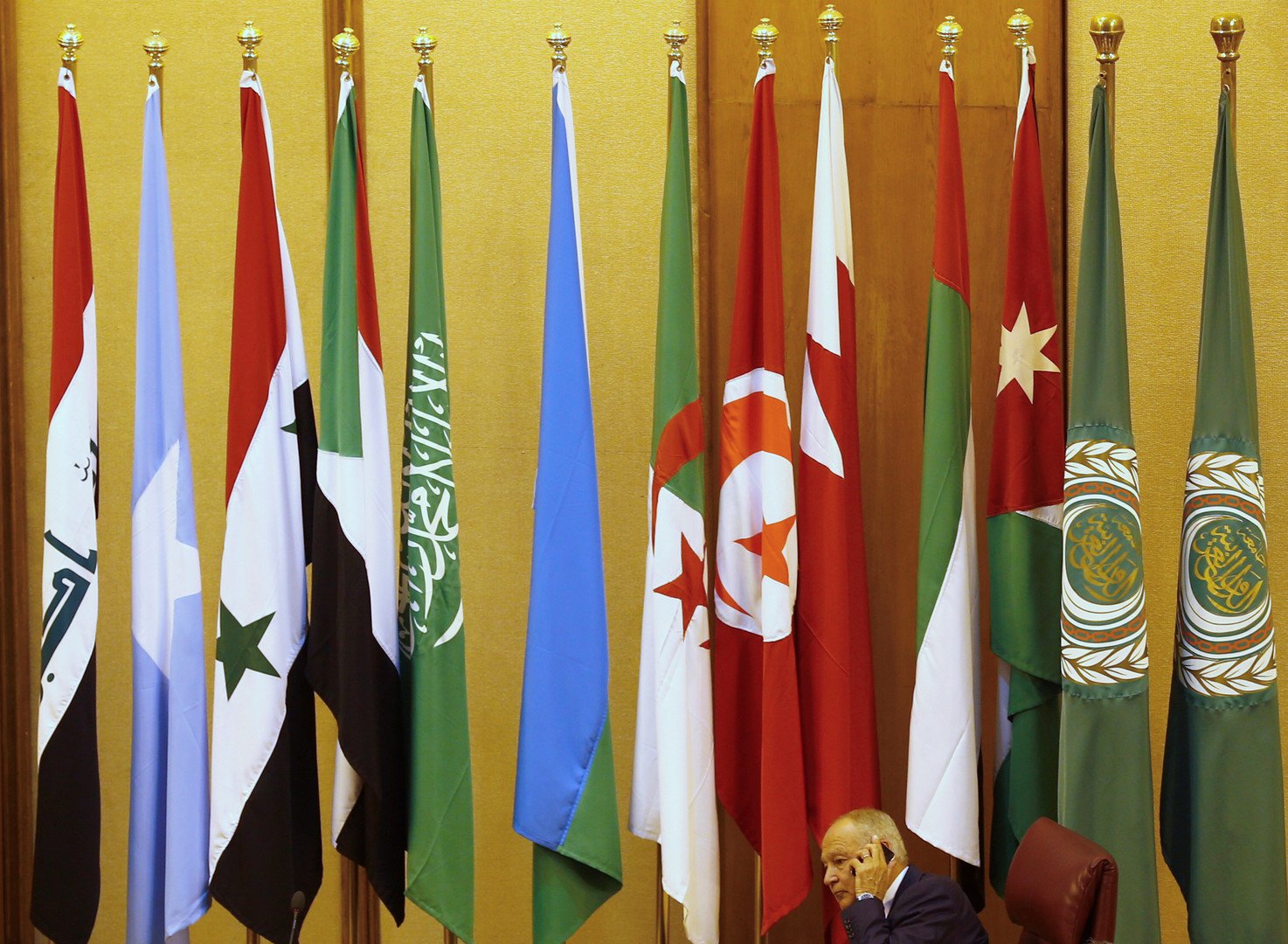الجامعة العربية تعمم على الدول الأعضاء دعوة لعقد قمة عربية طارئة