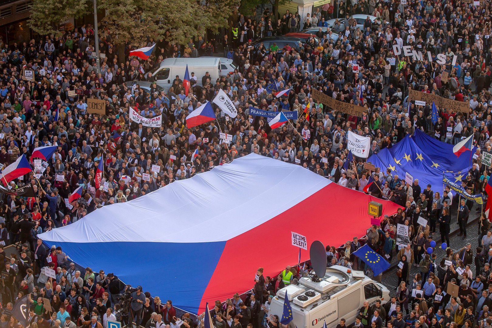 للأسبوع الرابع.. آلاف التشيكيين يحتجون ضد وزيرة العدل