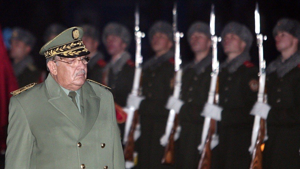 قائد الجيش الجزائري: لا طموحات سياسية لدينا! 