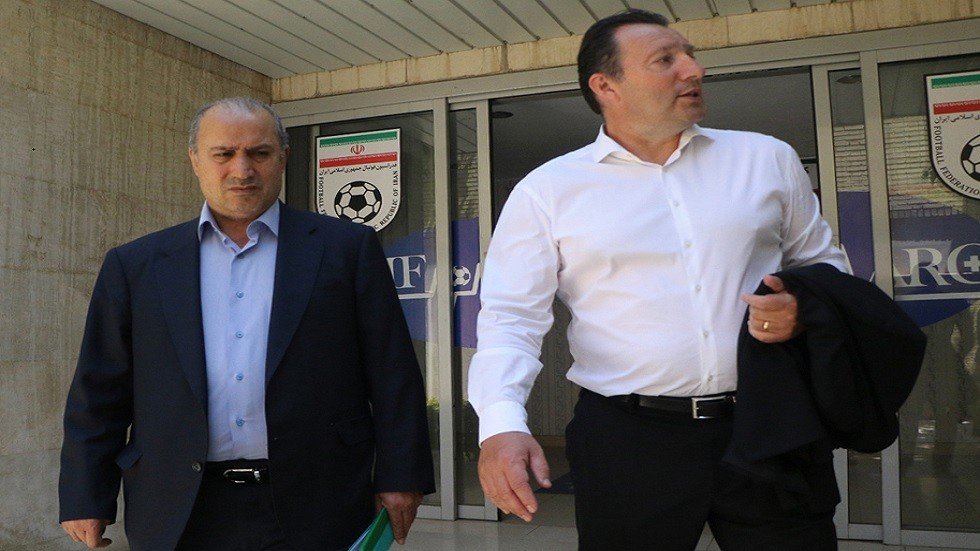 رسميا.. فيلموتس يوقع عقد تدريب المنتخب الإيراني