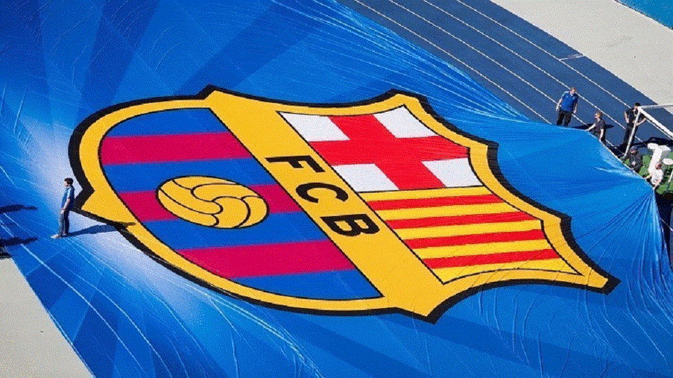 برشلونة يضم أولى صفقاته الصيفية