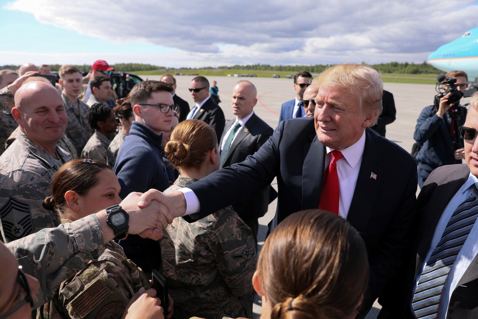 ترامب يزور القوات الأمريكية في ألاسكا في طريقه لليابان