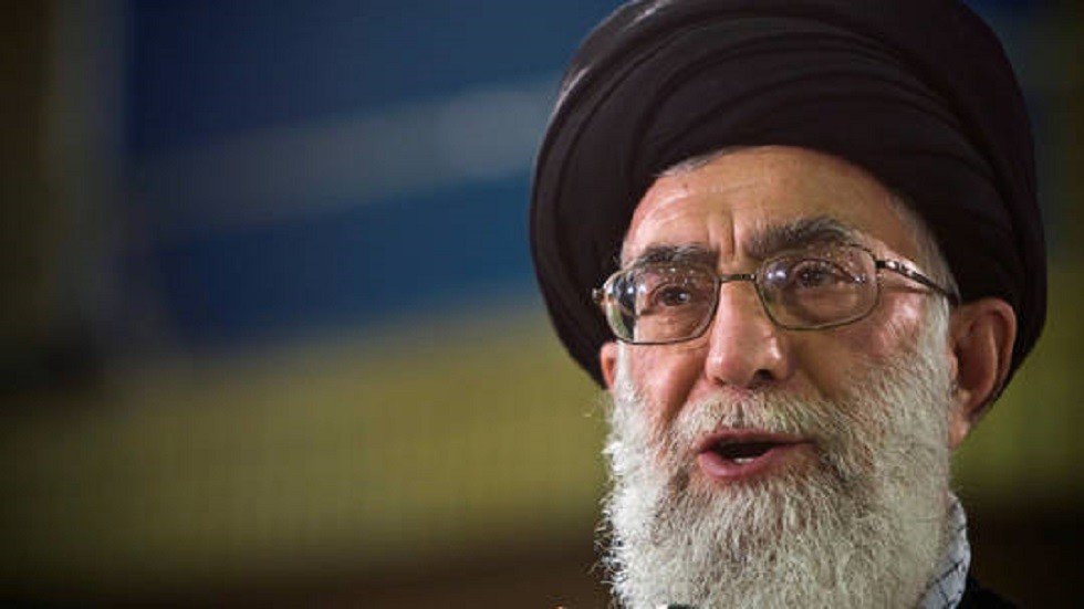 نواب إيرانيون يطالبون خامنئي بإجراءات ضد 
