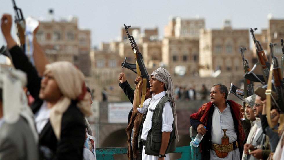 الحوثيون يعلنون عن صفقة لتبادل الأسرى مع القوات الحكومية