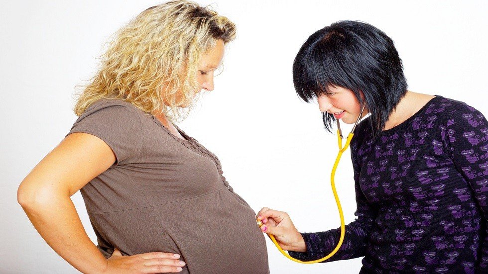 العلماء يحددون أخطر المواد الغذائية على الحوامل