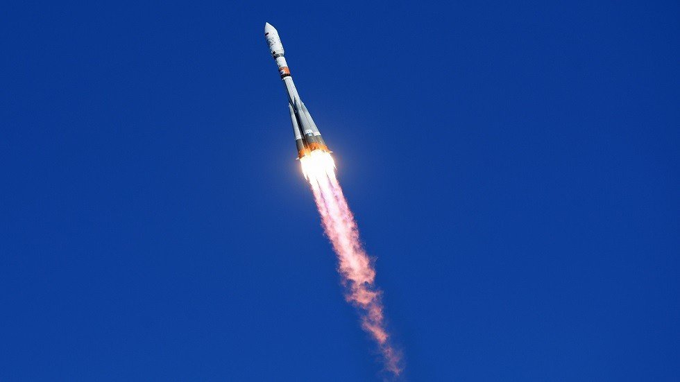 روسيا تنجح بإطلاق قمر 