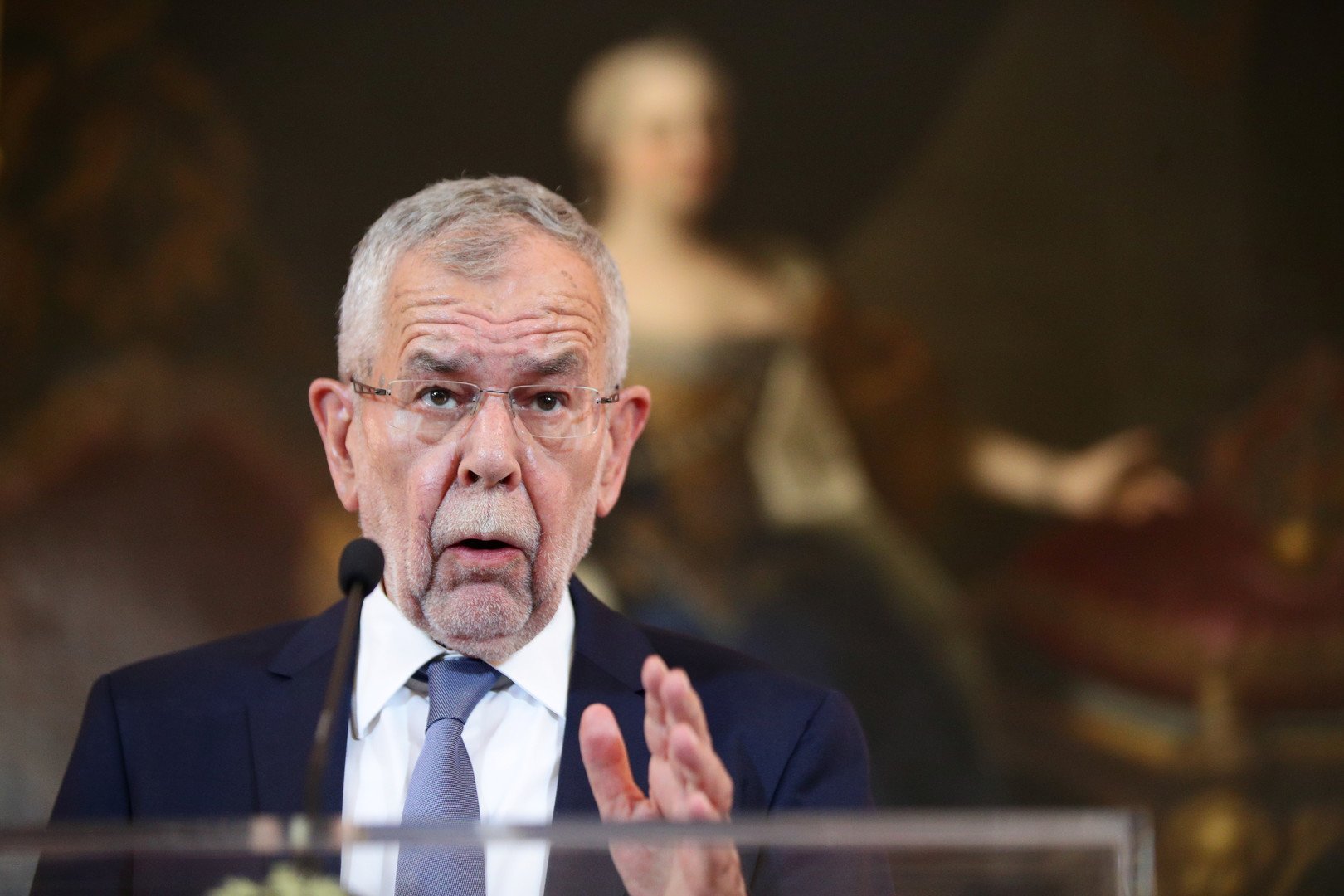 الرئيس النمساوي يعلن عزمه إعفاء كورتس وحكومته وتعيين مستشار مؤقت