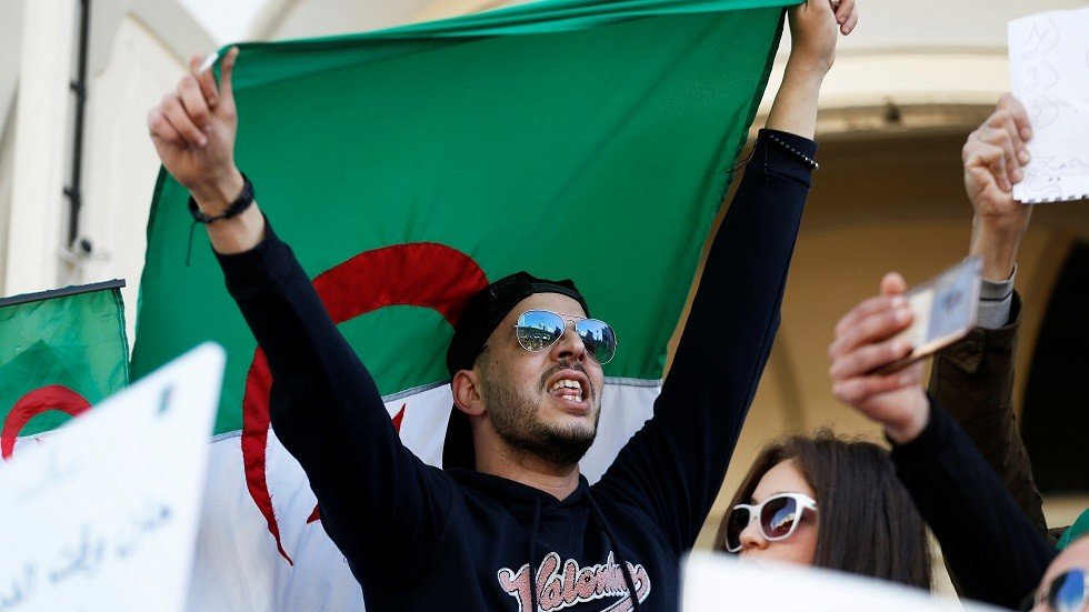 الجيش الجزائري: يجب إجراء الانتخابات الرئاسية في أقرب وقت ممكن