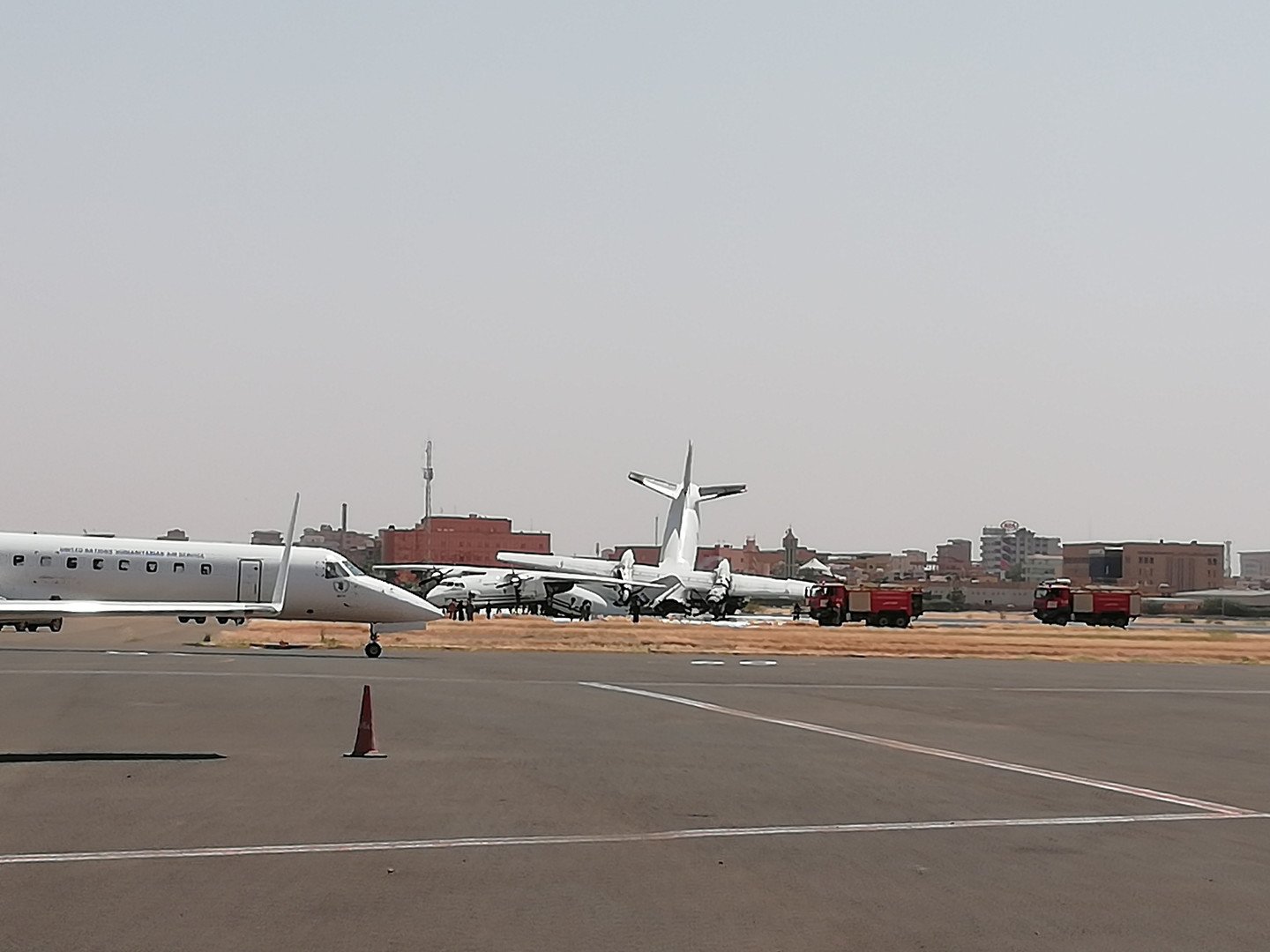 مدنيون يعترضون طائرة سعودية في مطار بورتسودان