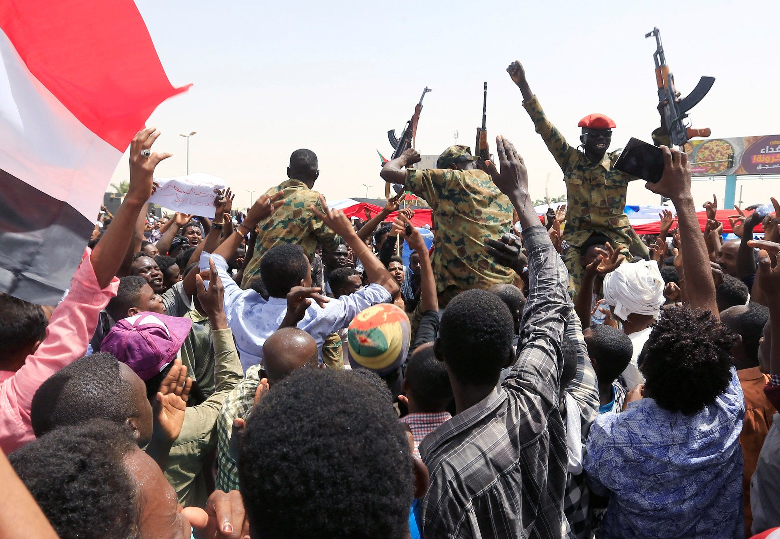 المجلس العسكري السوداني يؤكد عزمه ردع الانفلات الأمني 