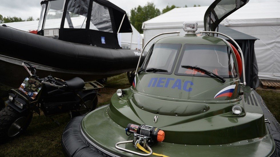 قوات الهندسة الروسية تتسلم زوارق برمائية محلية الصنع