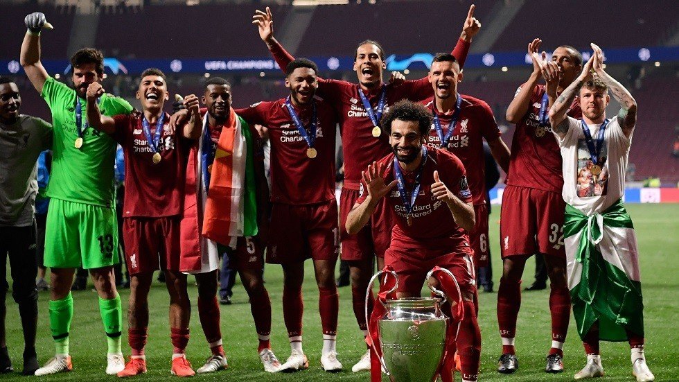 لقطة رائعة تعبر عن أخلاق صلاح الراقية (فيديو وصور)