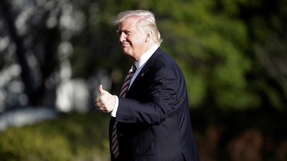 ترامب يحث بريطانيا على الخروج من الاتحاد الأوروبي بلا اتفاق