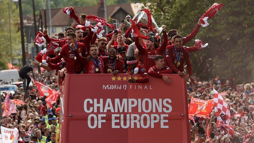 شاهد.. احتفالات ليفربول مع الجماهير